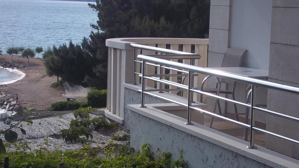 Apartments Kalajzic أوميس الغرفة الصورة
