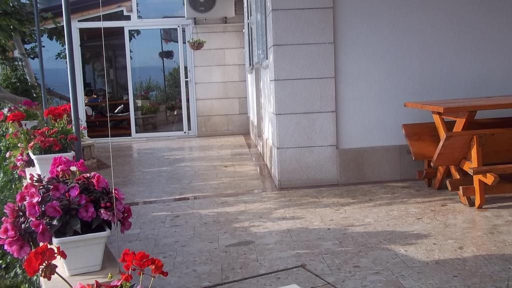 Apartments Kalajzic أوميس الغرفة الصورة
